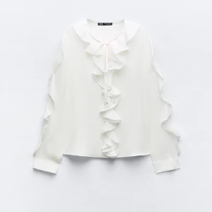 Zara blus - Super fin blus från zara knappt andvänd super fint skick 💕