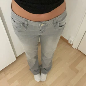 Ltb jeans - Slutsålda LTB jeans i modellen valerie! Storlek 27/36, passar mig i längd som är 172cm men passar även längre!❤️❤️ Jättefint skick! Midjemåttet är 38,5cm och innerbensmåttet är 89cm!❤️❤️
