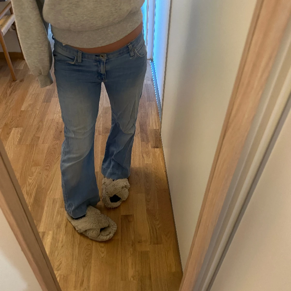 Ljus blåa bootcut jeans!