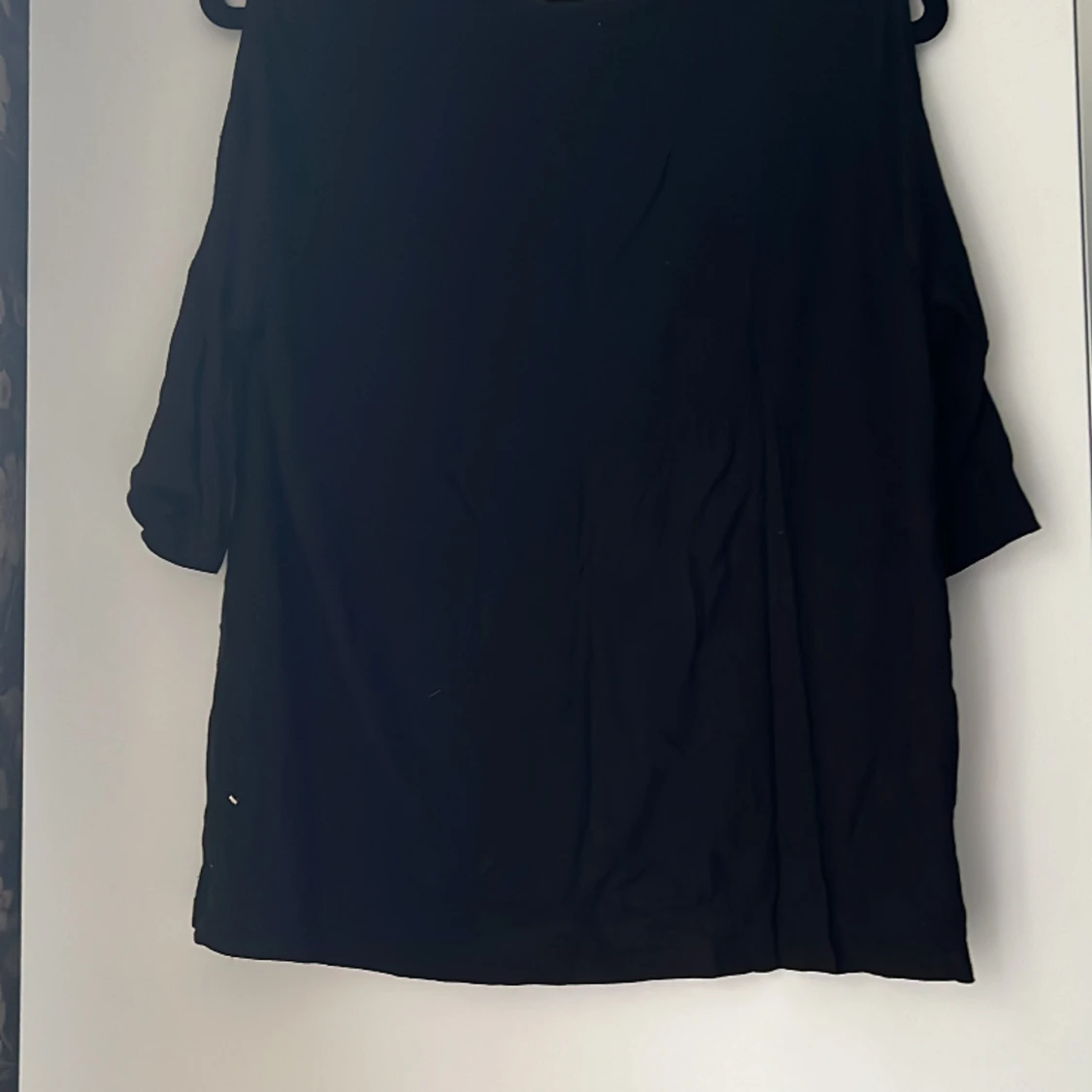 T-shirt med öppna axlar - 90