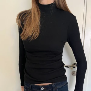 Ny långärmad polo  - Polo från hm, aldrig använd! Nypris 179 kr