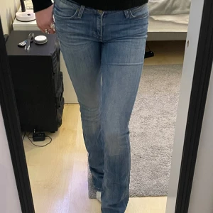 Lågmidjade jeans  - Superfina lågmidjade jeans från Lee😻 inga defekter, använda max 3 ggr. Skriv vid frågor💕