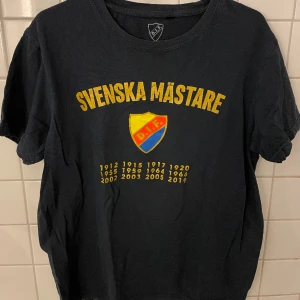 Djurgården t-shirt  - Fint skick. Storlek M. 