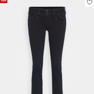 Pepe jeans  - Säljer dessa lågmidjade pepe jeansen💞 super snygga o knappt använda🫶