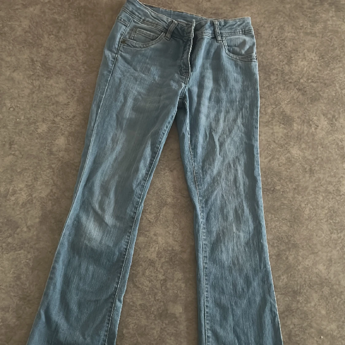 Säljs på plick! ❣️ Blåa boorcut! ❣️