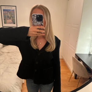 Svart hacka - Så fin Svart jacka/ kort kappa