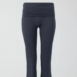 mörkgrå yoga pants  - Ett par mörkgråa yoga pants från ginatricot. Skriv för fler bilder eller funderingar.💞