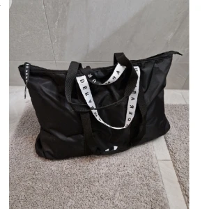 Under armour  - Under armour bag. Ny. Superfin o praktiskt.  Cirka 50 x 30 x 10
