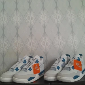Jordan 4 Military blue  - Helt ny, storlekar 44 och 45 kan möttas upp