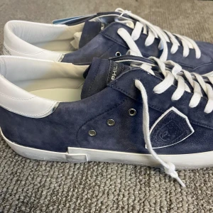 Philippe model - Fått in dem här helt nya Philippe model skorna i storlek 45 helt nya me allt og Pris 2999