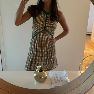 Stickad sommarklänning  - Superfin unik stickad klänning från Zara i strl S. Nyskick!!