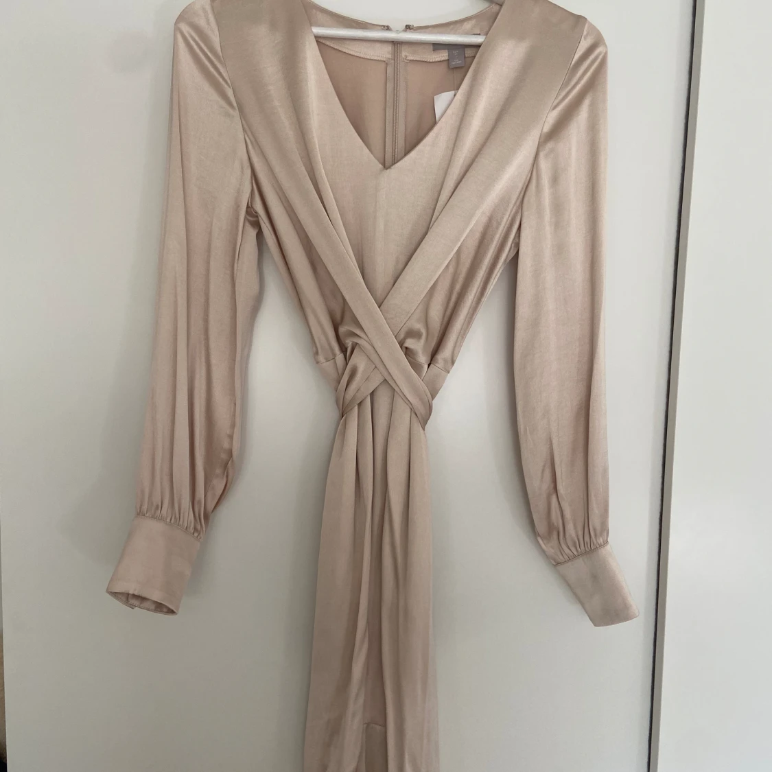 Fin satängklänning