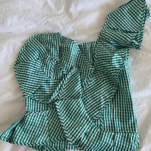 Somrig top - Fint skick, bomullstyg  Storlek Ca 34-36