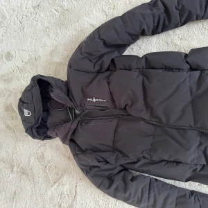 Vinter jacka  - Sjuk bra Jack rekommenderar 100% till vinter använt i okej sick 