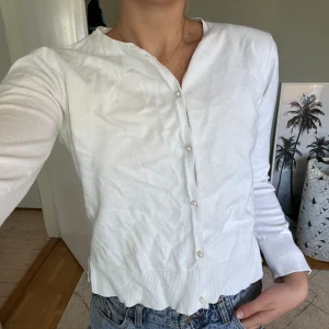 Zara kofta - Söt liten kofta från zara, strl 134-140 men passar mig, jag är 160cm