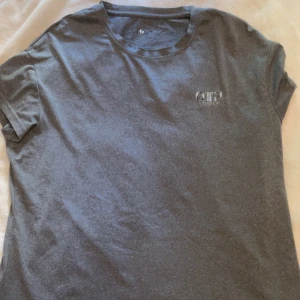 Grå träningströja - Grå tröningströja i jätte skönt luftigt material