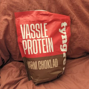 Tyngre Proteinpulver  - Vassle Varm Choklad   Utg. 2025 sent