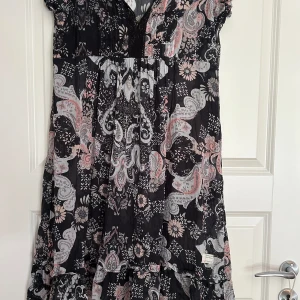 Odd Molly klänning 3 - Mycket fin klänning storlek 3. Använd en gång så nyskick! 