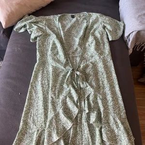 Klänning - Använda någon gång 