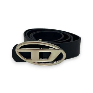 Diesel D Bälte  - Riktigt fränt diesel bälte perfa inför sommaren, och croppade Tishor, längd 105cm, kom dm för ytterligare frågor 🙌