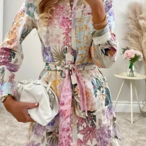 Fin sommar klänning  - Aldrig använd med lappar kvar, original pris 600kr