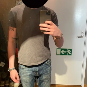 Ami Paris T-Shirt - Grå Ami Paris t-shirt Köpt på Nk Storlek S 10/10 skick