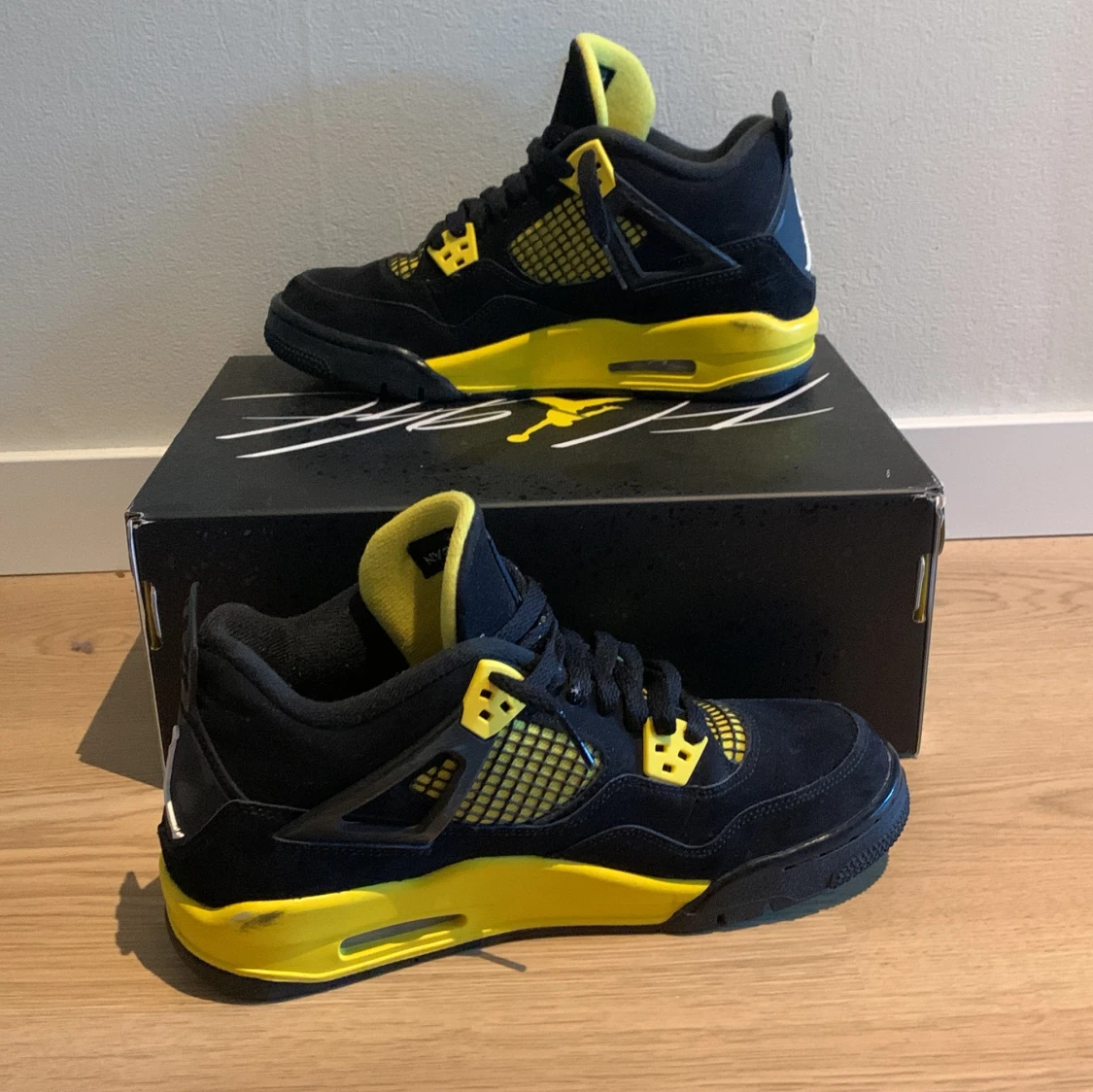⚫️🟡 Jordan 4 Yellow Thunders 🟡⚫️ - 92