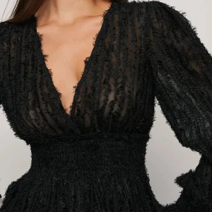 NAKD TOPP  - Fjädertopp från nakd. Storlek 34 med stretchig resår vid midjan🎉 super fin men lite liten så kommer inte till användning och har därmed inga defekter ❤️