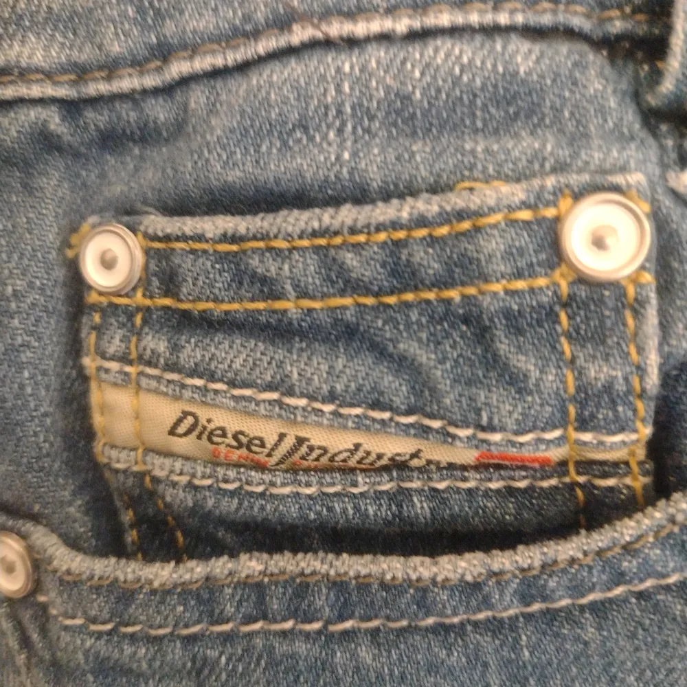 Super snygga diesel bootcut jeans! Köpta på second hand i London för 500 kr aldrig använda så i bra skick!💞 TRYCK ALDRIG PÅ KÖP NU. Jeans & Byxor.