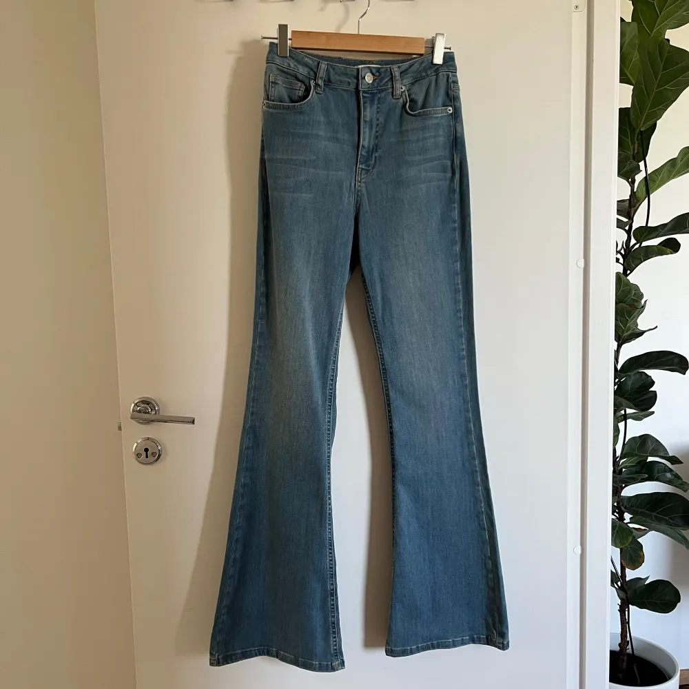 Bootcutjeans från nakd. Snygga och i bra skick🪩. Jeans & Byxor.