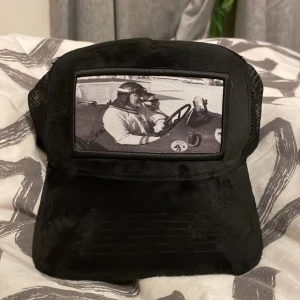 keps - bra slick, andvänds ba fåtals ggr, tvättar den innan med lite våtservetter b.la. jätte fin o bra t sommaren, säljer pga fått en ny och behöver inte denna mer