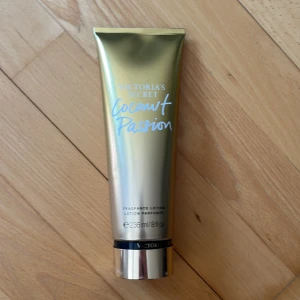 Victoria secret - Säljer min helt oanvända body lotion från Victoria secret i lukten ”Coconut passion”