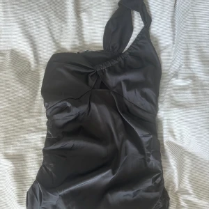 Topp - Säljer denna superfina fest topp eftersom att den tyvärr inte passar!!