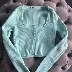 Zara topp - Jättefin topp ifrån zara i storlek M men passar även S då den är liten i storleken !💗