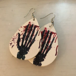Halloween örhängen - Superbra skick, använd en gång, perfekt till halloween, 