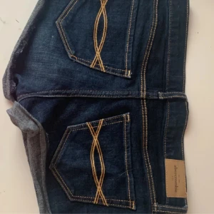 JEANSSHORTS  - Jeansshorts, köptes här på Plick men säljer pga att d inte passade 