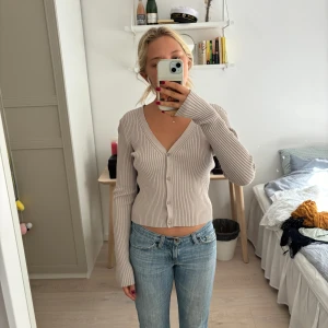 Kofta - Jättefin kofta/topp till sommarkvällar!!🥰 säljer även denna för att den inte kommer till användning. Skriv för frågor!