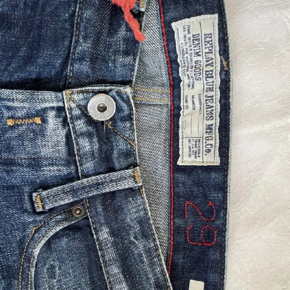 Säljer dessa riktigt feta replay jeans | skick 9/10 inga defekter | nypris - 1700kr | mitt pris - 449kr | kom i dm med frågor och funderingar | pris kan diskuteras. Jeans & Byxor.