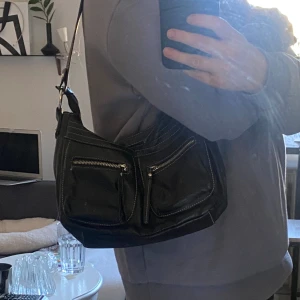 Väska  - Trendig väska ifrån complement🥰