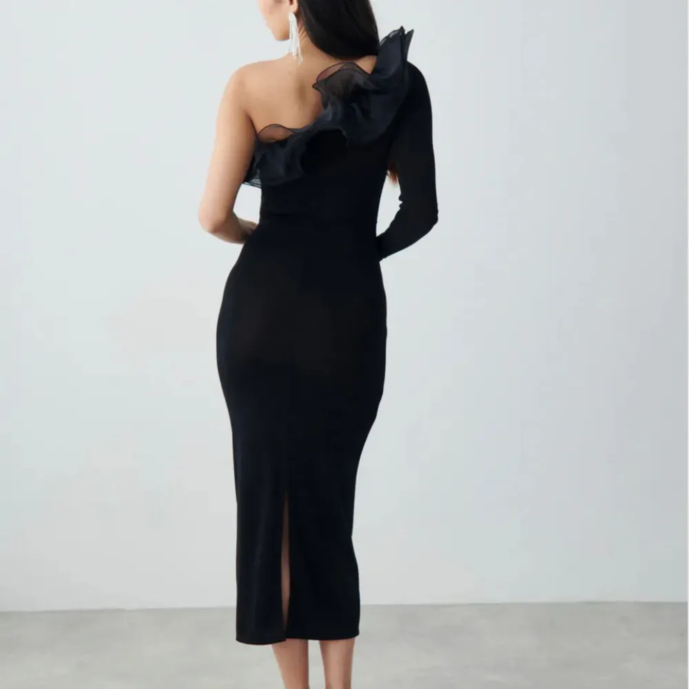 Superfin svart maxi klänning! Använd 3 gånger, skicket är som ny!. Klänningar.