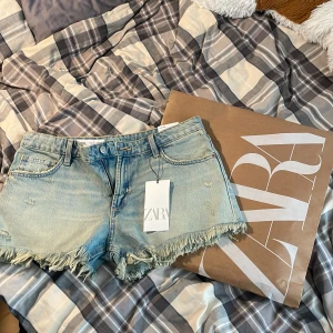 Jeans shorts - Helt nya och aldrig använda! De är lågmidjade 💗