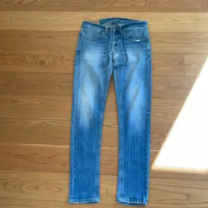Feta Dondup jeans I George modellen! Storlek 33 men passar mer som en 31🙌🏻 Kom gjärna med frågor!🍾