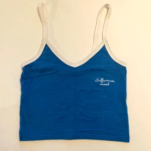 Y2k top!💋 - Asfet blå Y2k top från brandy melville! Finns inte att köpa längre.