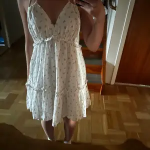 Perfekt klänning till sommaren🥰inga defekter 