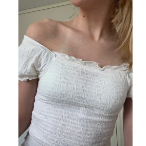 Topp - Jättesöt topp som passar perfekt nu till sommaren💞💞 pris kan diskuteras🫶🏼