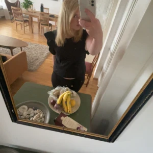 somrig topp - topp med volang i armarna  så fin till sommaren🥰