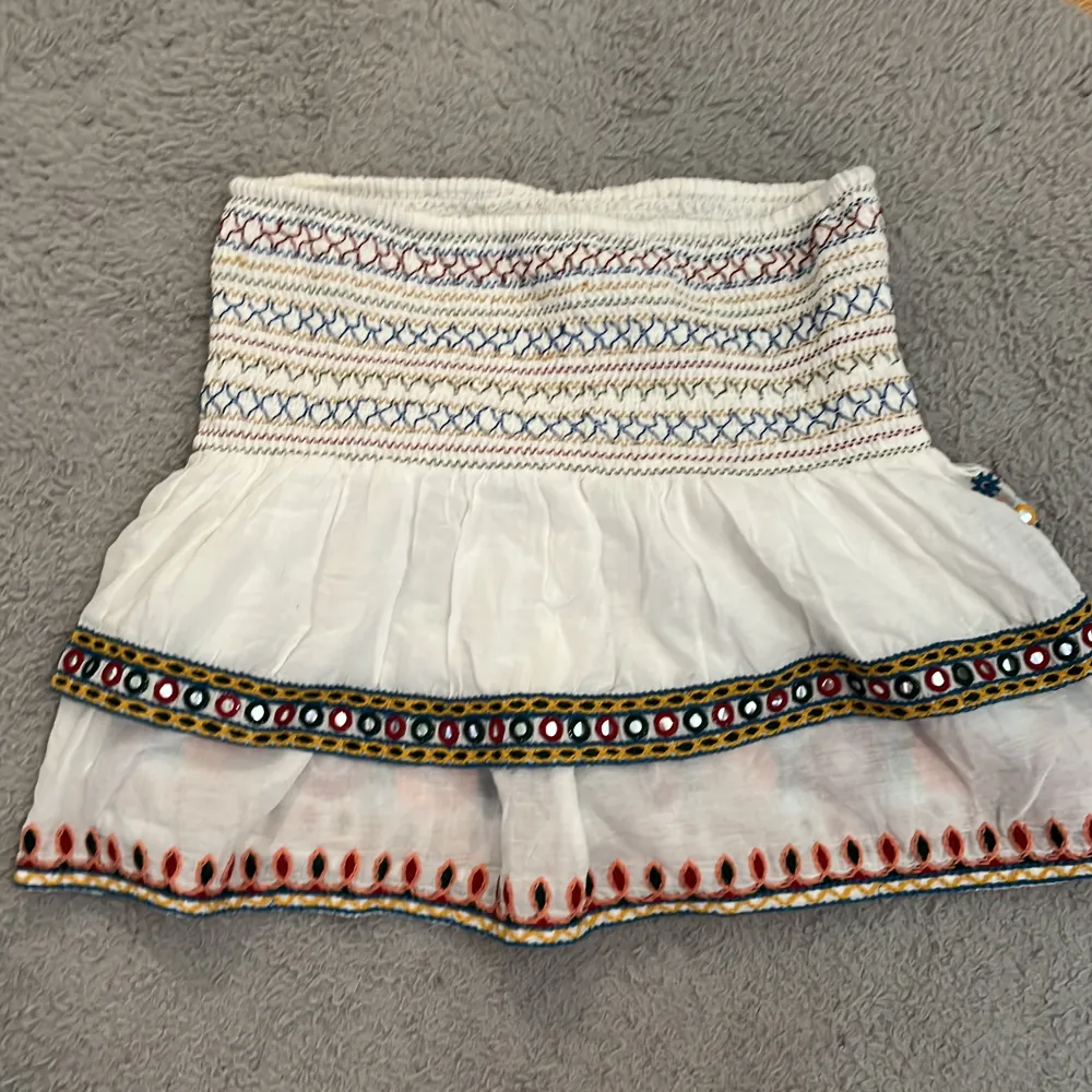Säljer denna trendiga zara kjol i storlek s bra skick💗skriv om ni är intresserade så kan ja sätta på ”köp nu”💗. Kjolar.