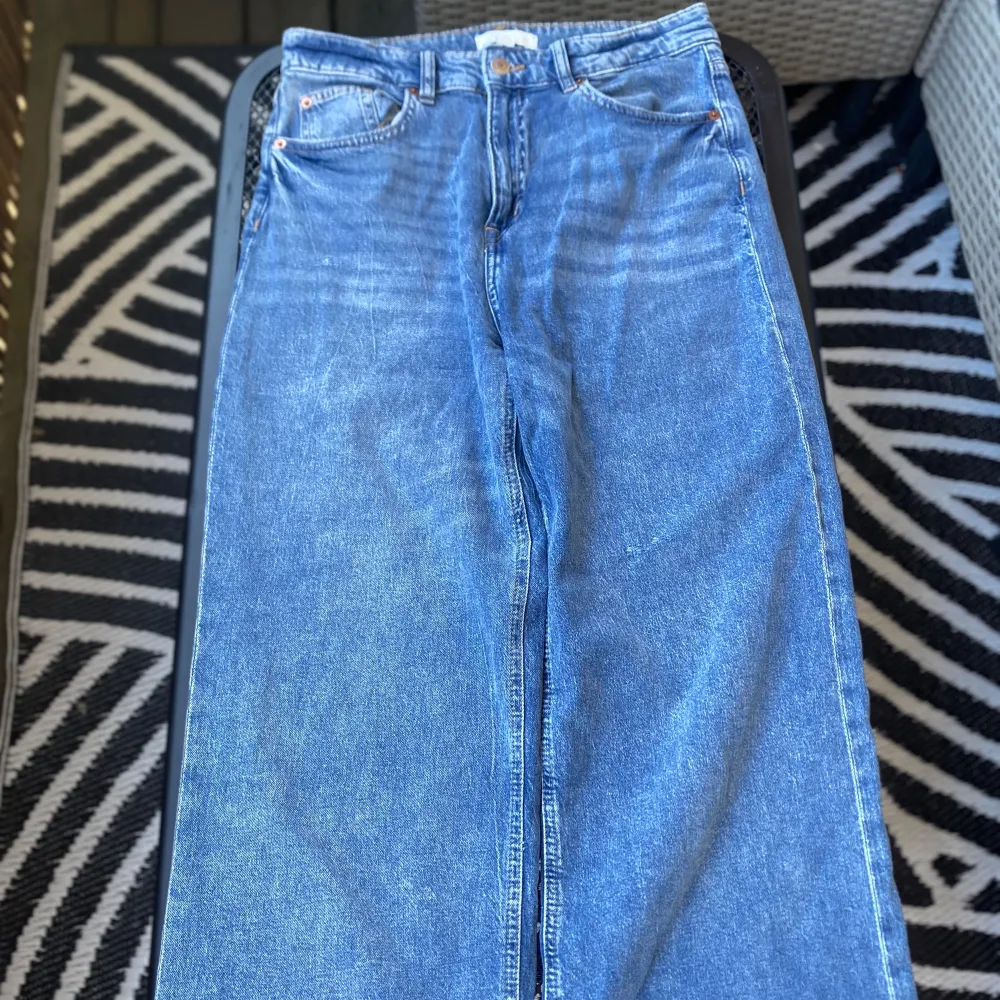 Ett par fina simpla jeans, enkel att stylea till någon fin topp❤️. Jeans & Byxor.