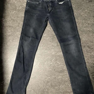 Acne studios jeans - Säljer nu mina feta acne studios jeans som köptes 2007. De är i storlek 32/32 och har en slim fit. Orginal pris 3500