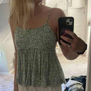 Sommrigt linne💚🤍 - Supersöt sommrig blus🩷 andvänd max 2 gånger